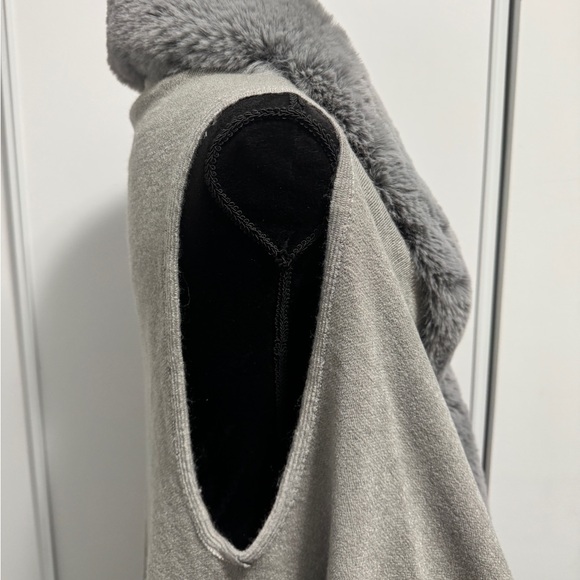 Faux Fur Gray Sleeveless Sweater Vest - Picture 6 of 11